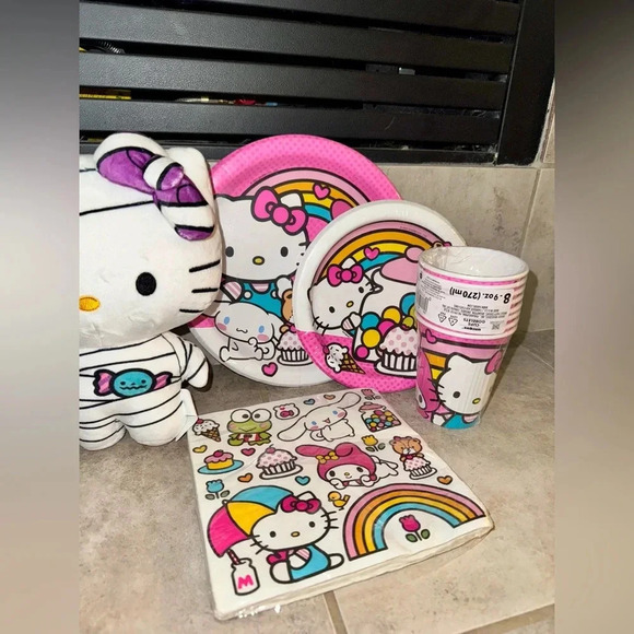 Hello Kitty Other - New Sanrio Hello Kitty and Friends Small Party Pack with Games And Activ…